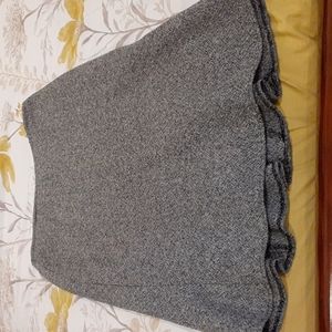 Black and white houndstooth mid length skirt, from The Limited, size 4